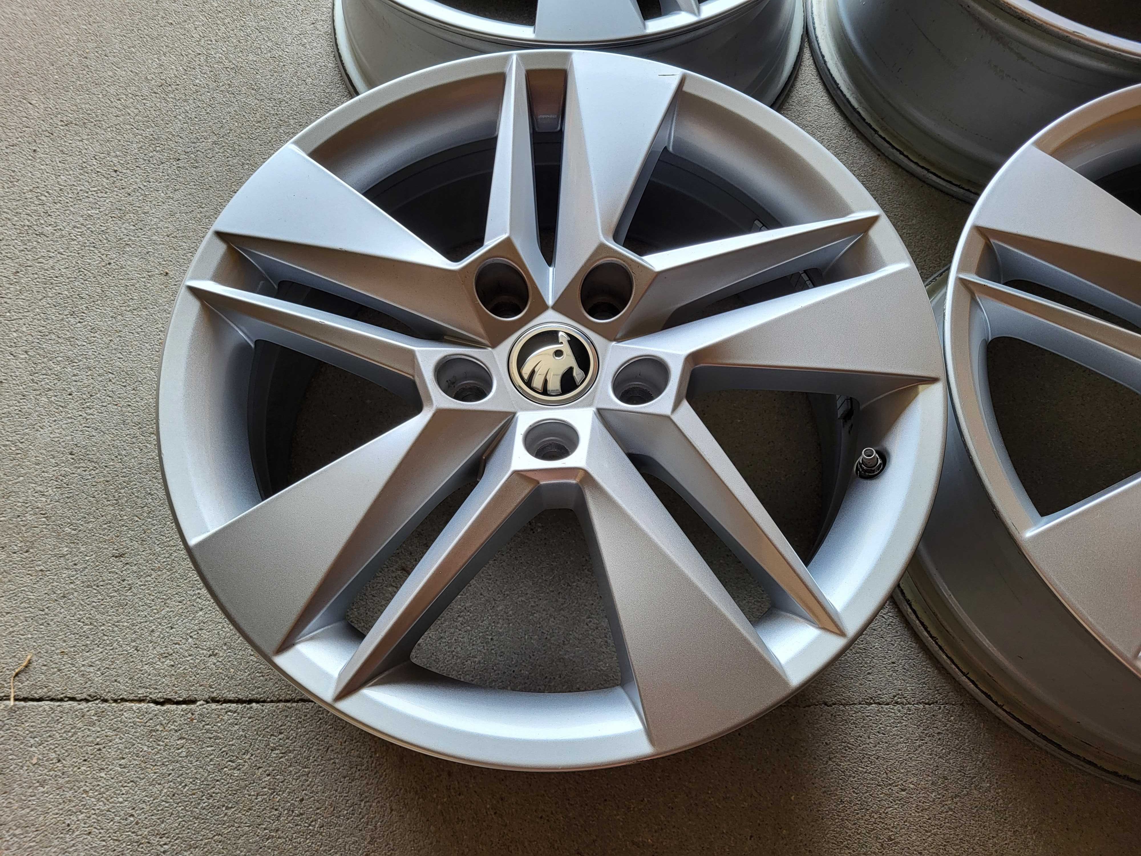[801] Felgi aluminiowe 17 Cali 5x112 ET41 SKODA ORYGINAL Octavia III