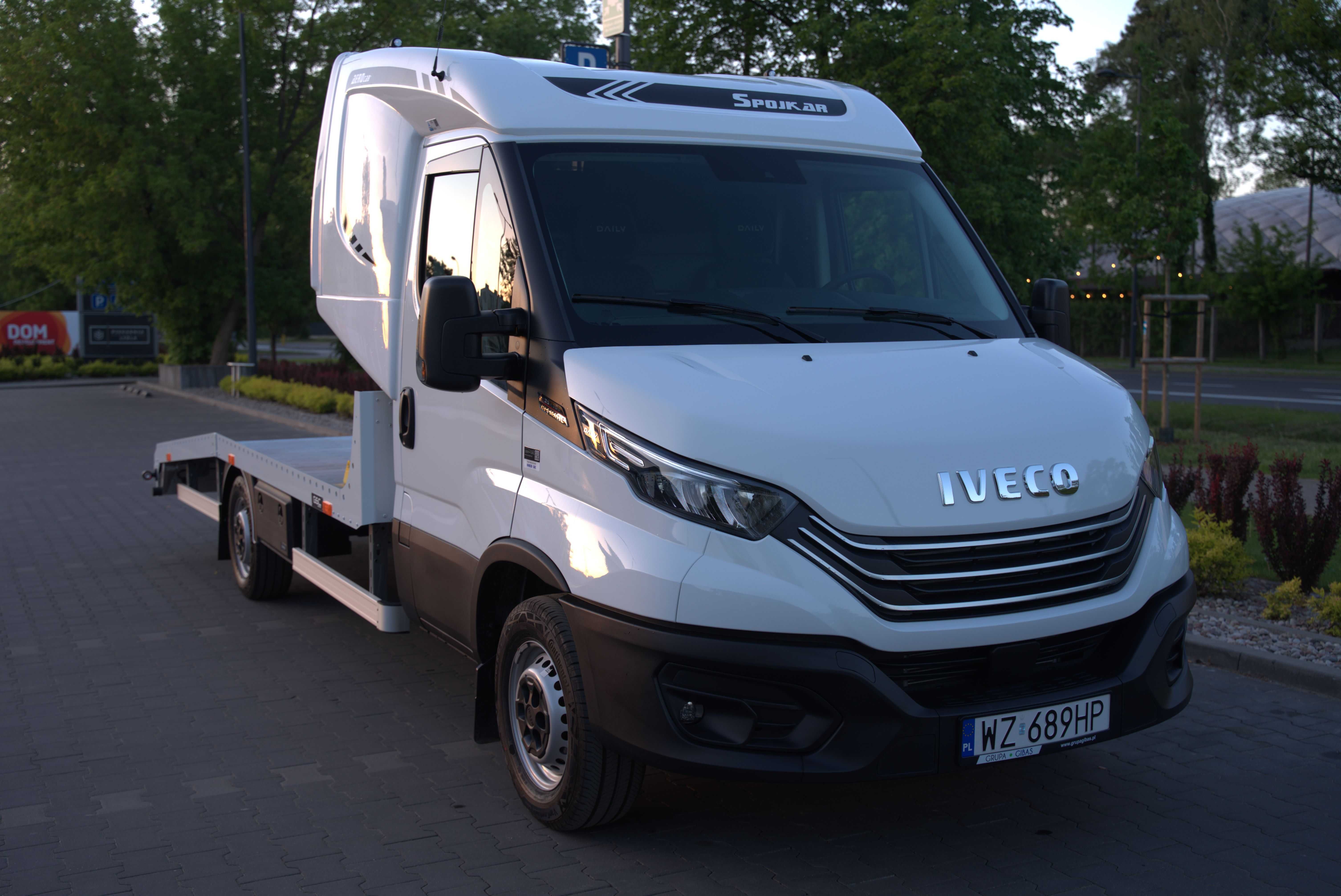 Wynajem autolaweta laweta najazdu Iveco Daily automat sypialnia