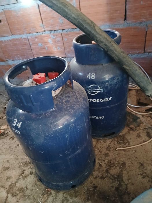 Vendo fogão com botigas de gás
