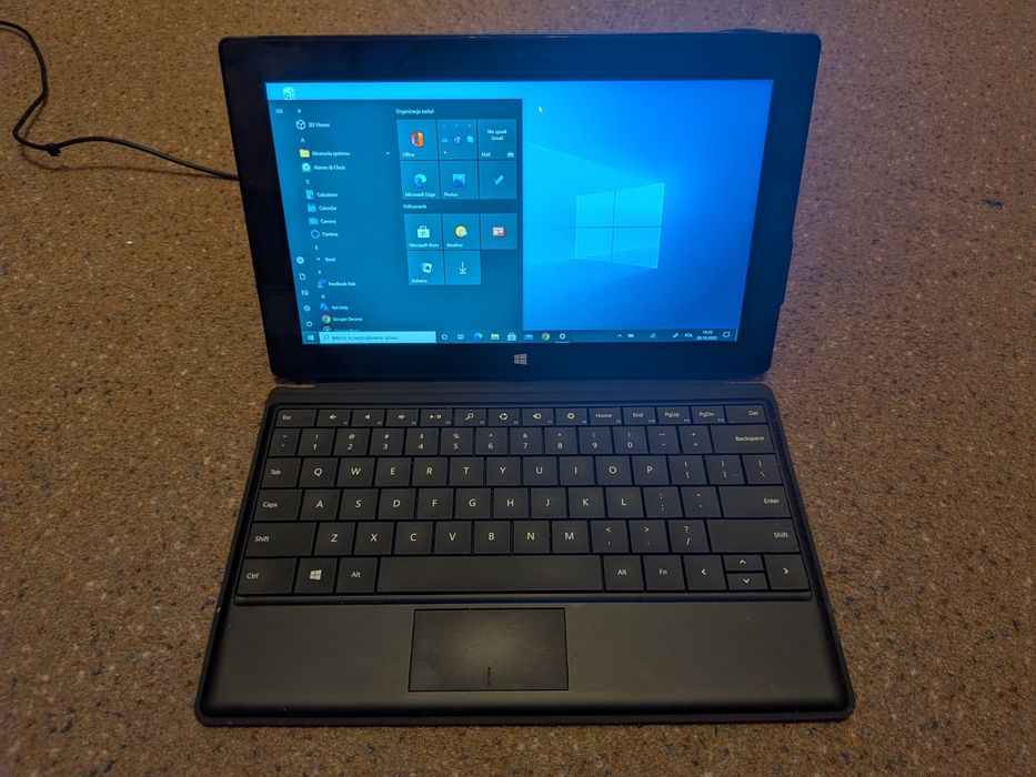 Prezent: Tablet Microsoft Surface 10,6” Intel Core i5 4 GB / 128 GB