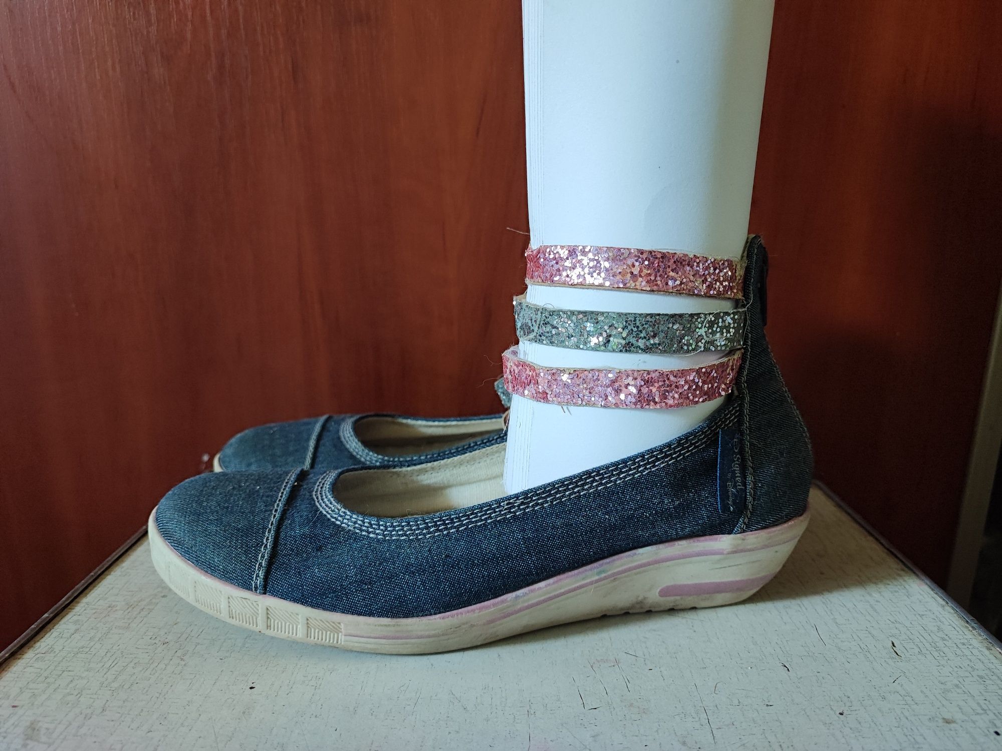 Фирменные Disney туфли балетки для девочки размер 34 .