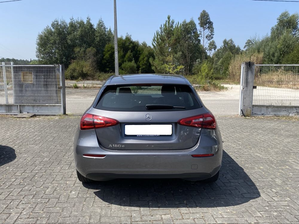 Mercedes-Benz A 180D Auto - NACIONAL - 123 mil kms