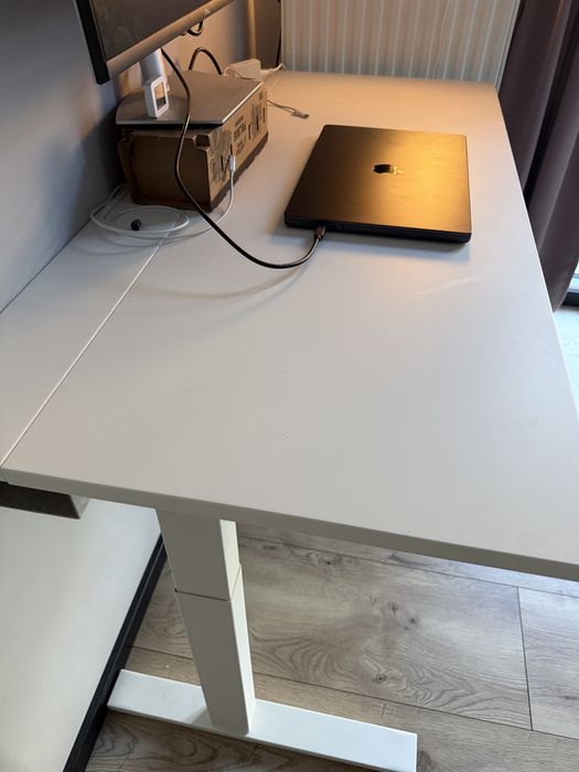 IKEA MITTZON 120x60 – biały stół biurowy
