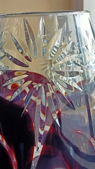 Wazon kryształowy Mimoza szlifowane gwiazdy bordowe pasemka huta Julia