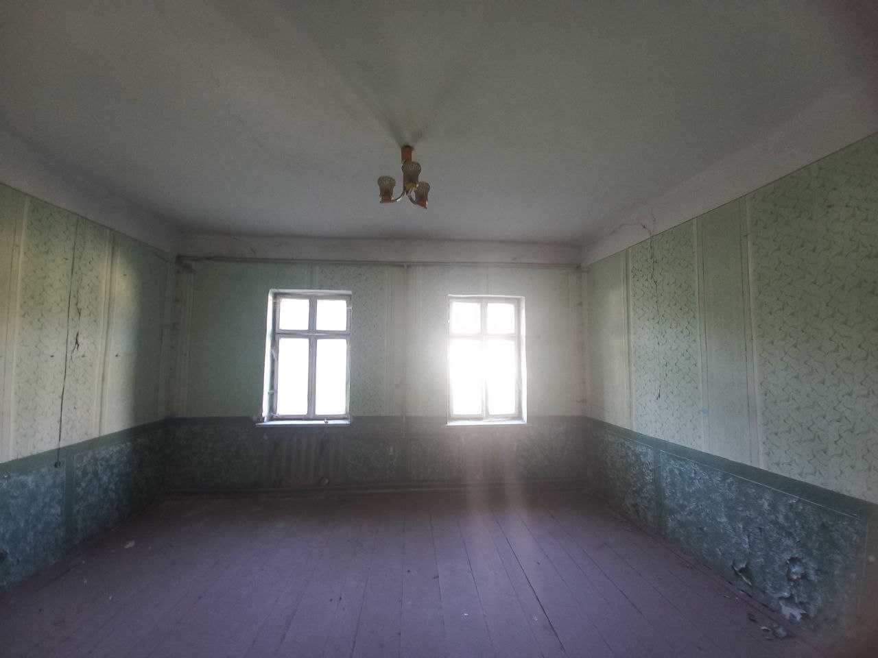 Продається будівля для комерційної та соціальної діяльності.