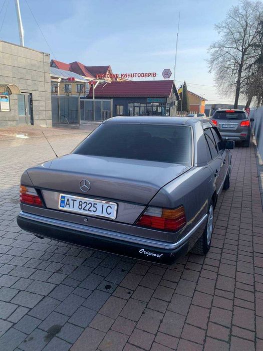 Легендарна Mercedes w124