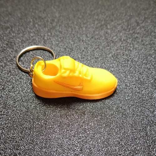 Brelok mini sneaker 3D –żółty 4,5 cm