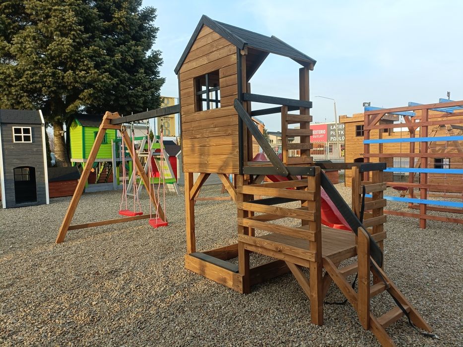 Plac zabaw , domek drewniany, domek dla dzieci, huśtawka, zjeżdżalnia,