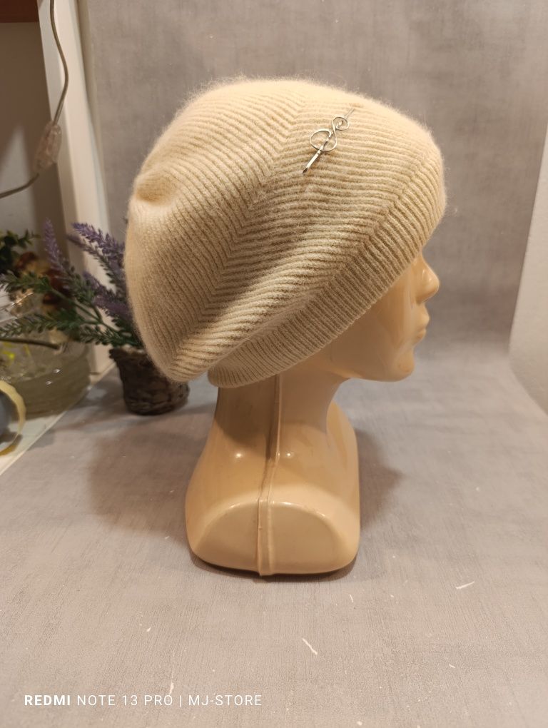 Wiosenny beret angora