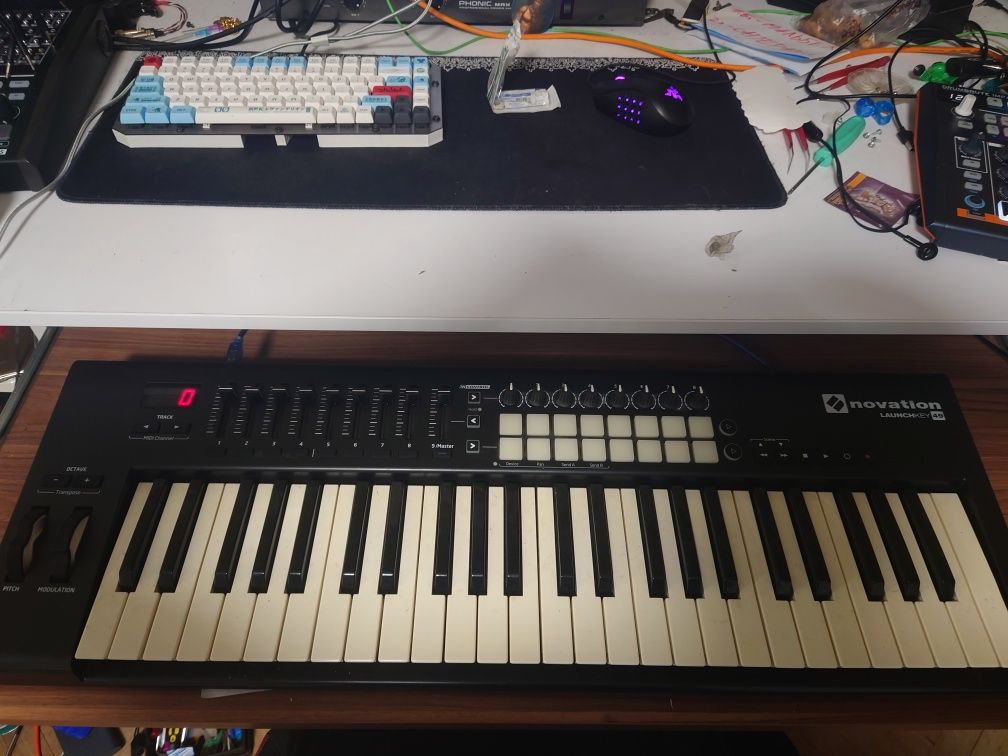 Midi клавіатура Novation launchkey 49 mk2  (Alesis/m-audio/native)