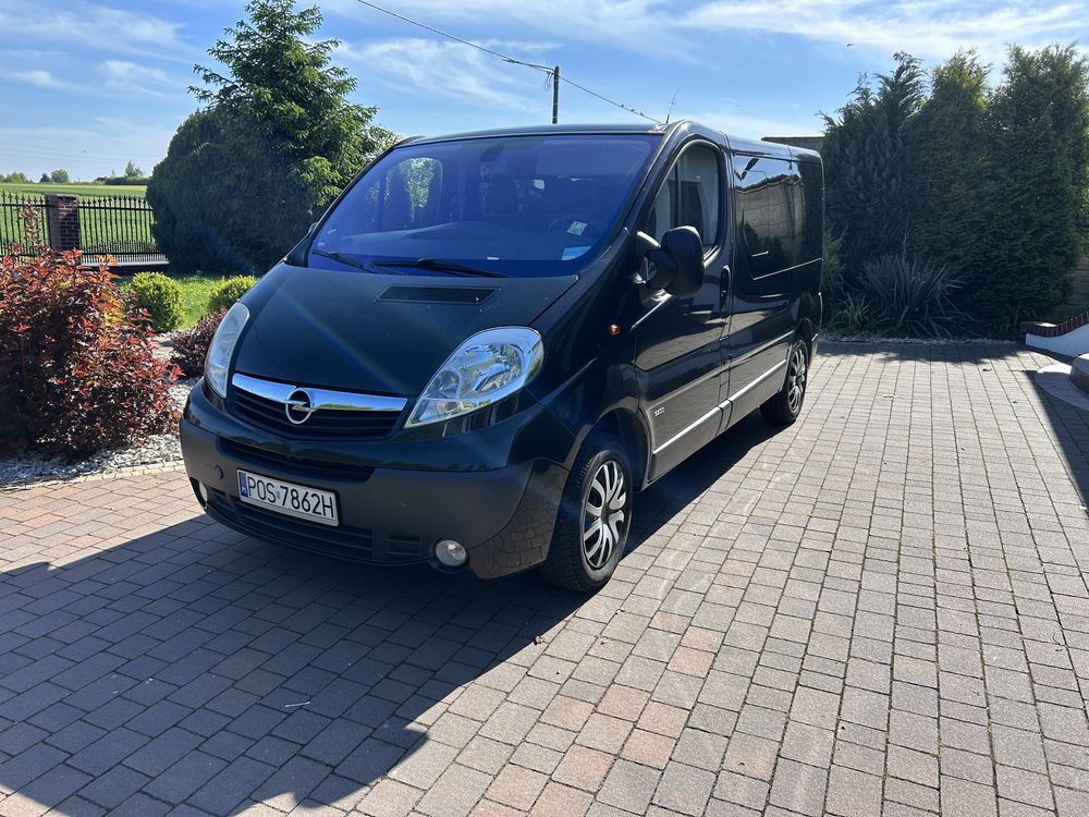 Vivaro 9 osob ladny stan