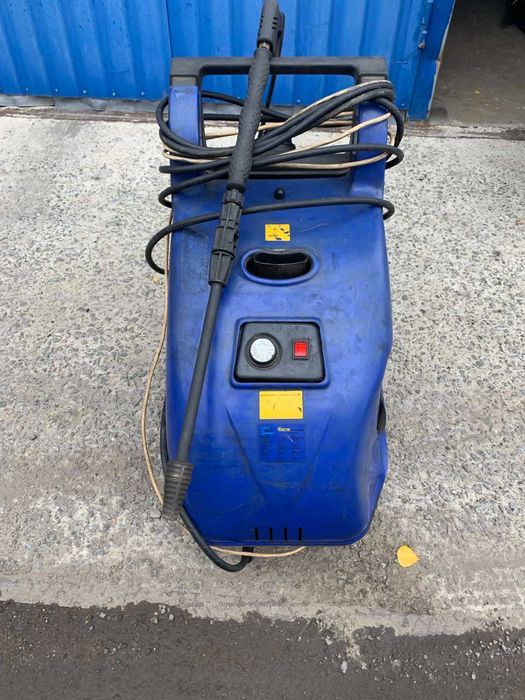 Мойка (керхер, мийка) высокого давления з нагріванням води Італія б/в
