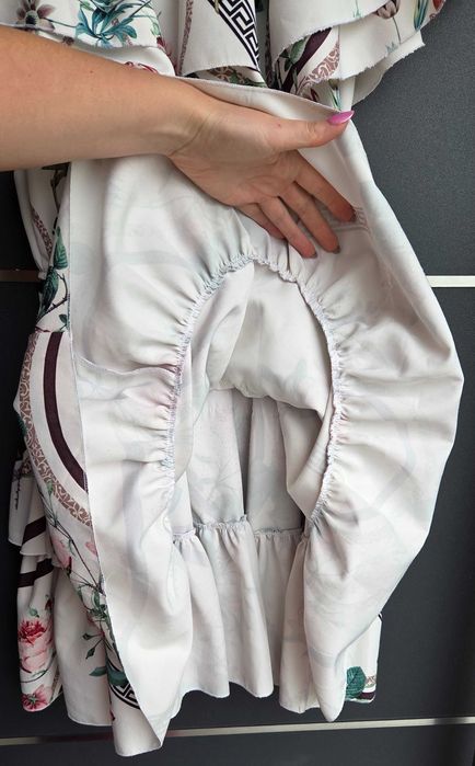 Biała elegancka okolicznościowa sukienka hiszpanka kwiaty falbanki 146