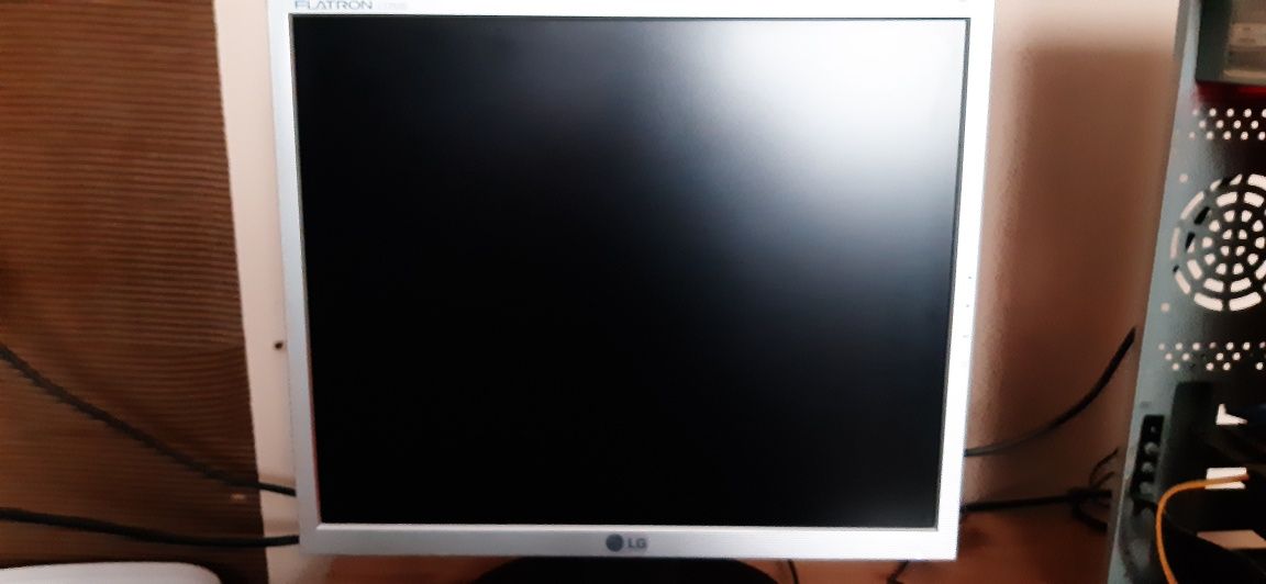 KOMPUTER + Monitor LG17" Core2Duo 4300 4GB GEIL GeForce 8600GTS