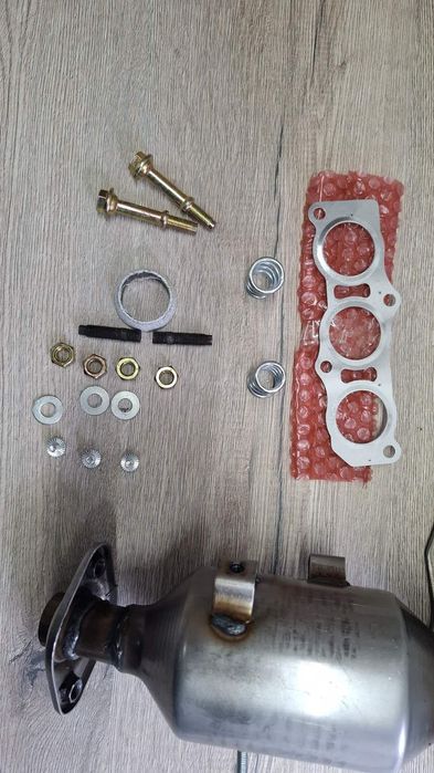 Катализатор каталізатор випускний колектор Peugeot 107 C1 Aygo Пежо