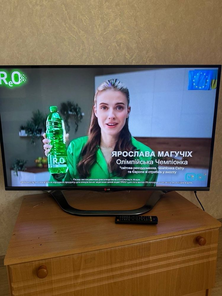 Телевизор LG 42LA690 V
