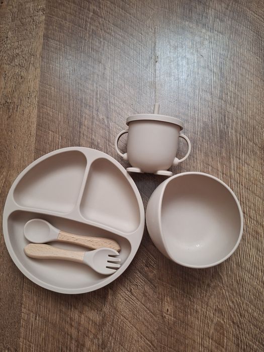 Набір дитячого посуду на присосках