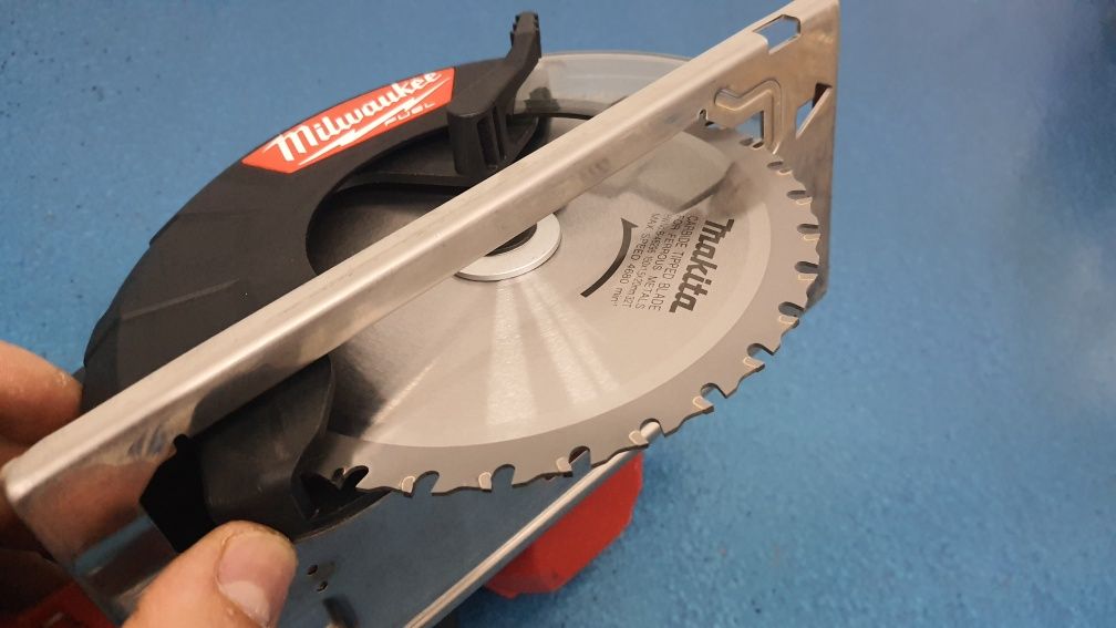 Дисковая пила по металлу Milwaukee M18 2782