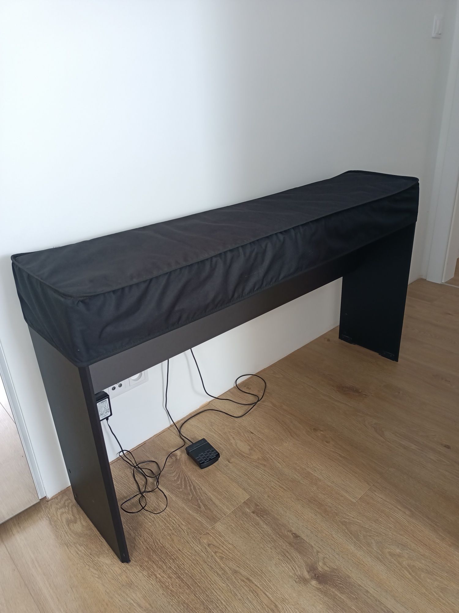 Pianino cyfrowe Yamaha P-45B,  statyw i pokrowiec