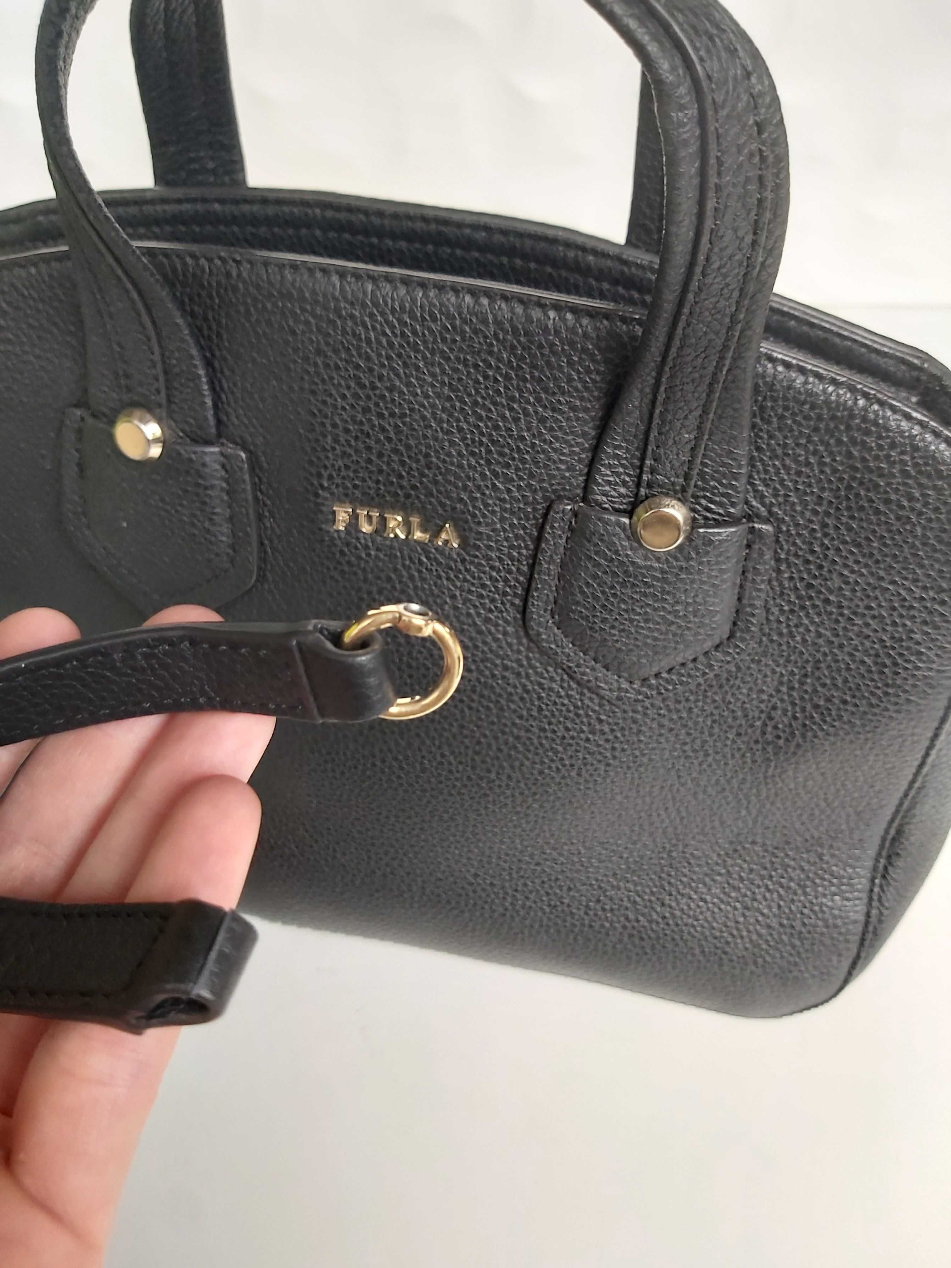 Użwana torebka kuferek FURLA czarna mała skorzana