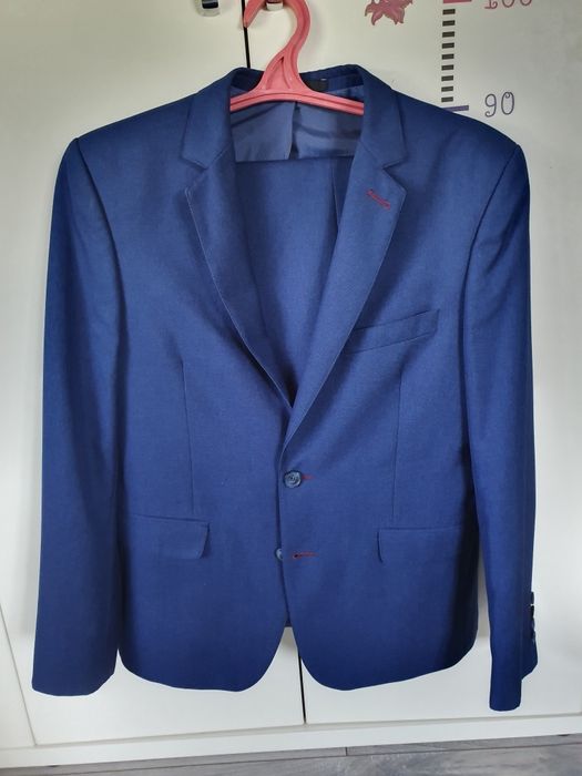 Чоловічий стильний костюм