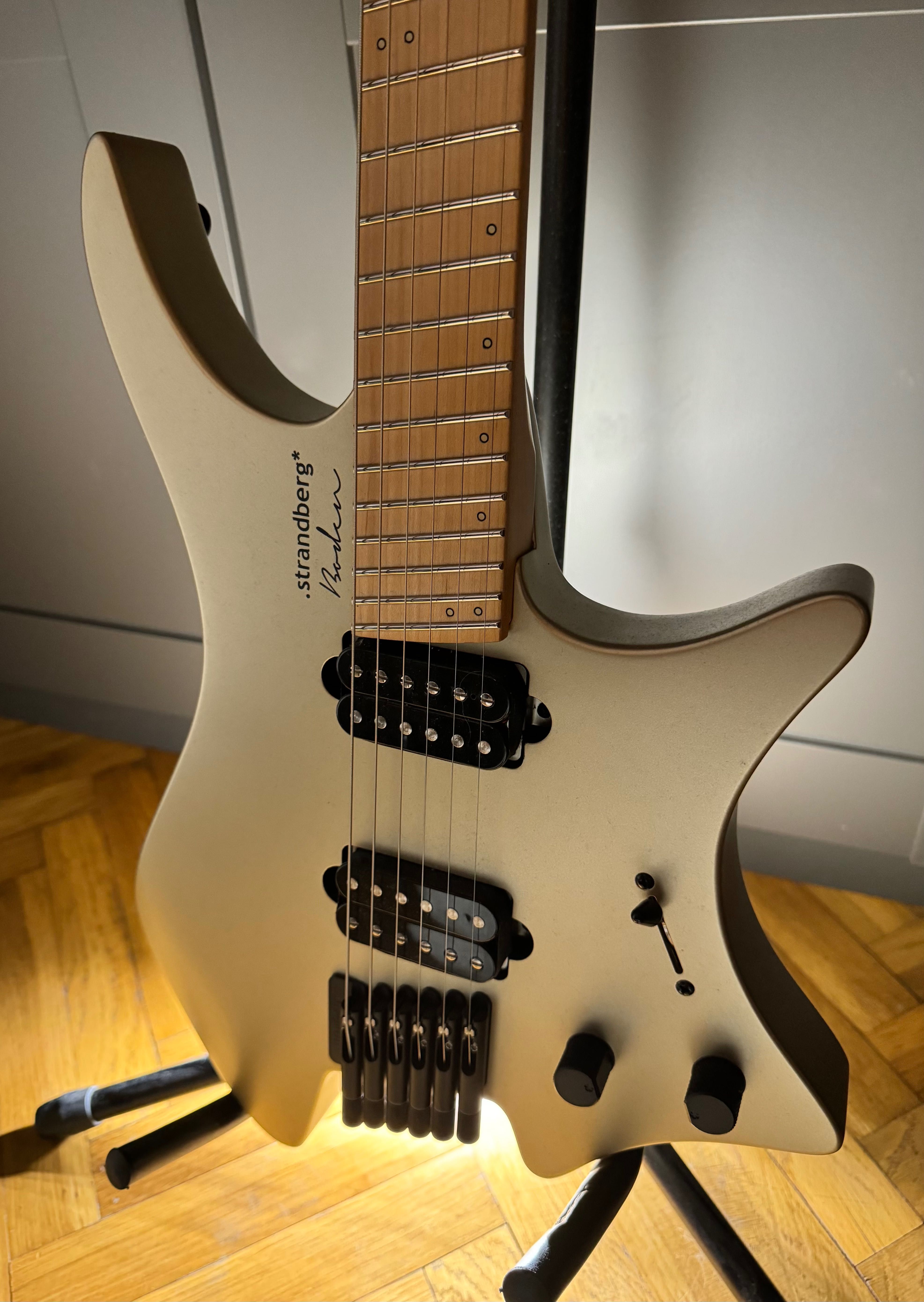 Strandberg Gold Limited edition Gitara nie Gibson Fender