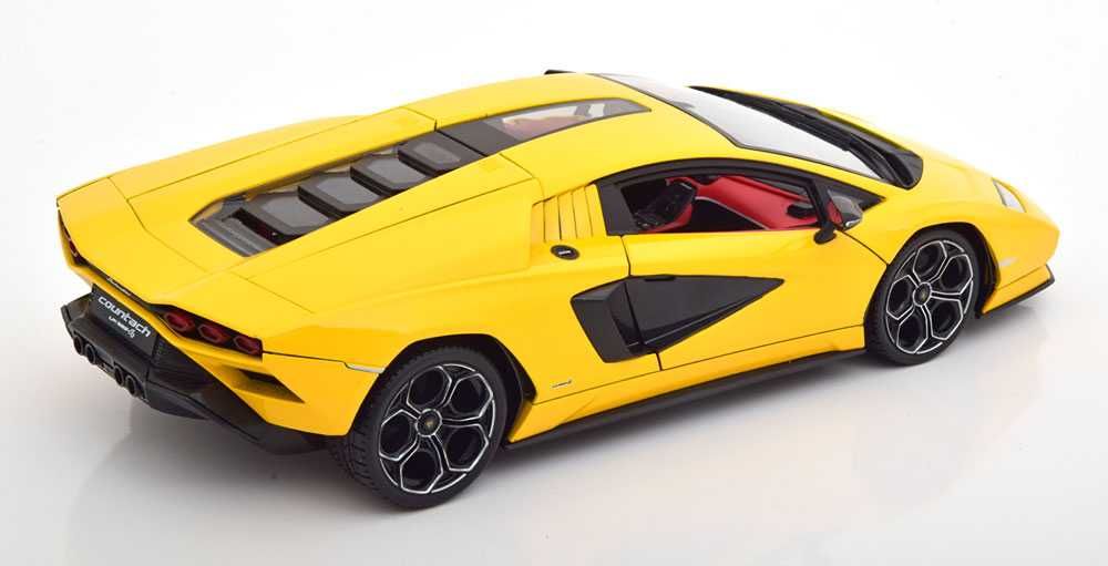 Model 1:18 Maisto Lamborghini Countach LPI 800/4 2022 yellow