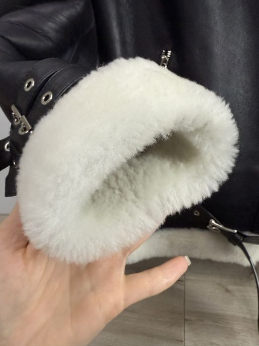 Шкіряна з натуральним хутром дублянка