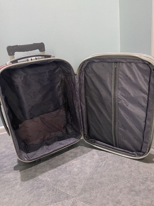 Валіза дорожна на колесах