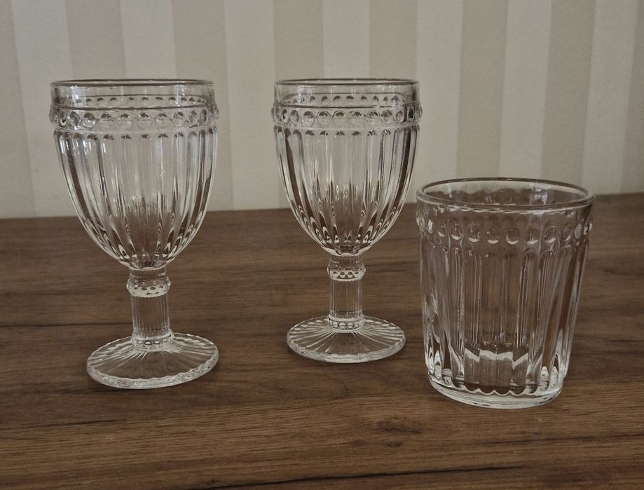 Eleganckie kryształowe szklanki i kieliszki, duża ilość
