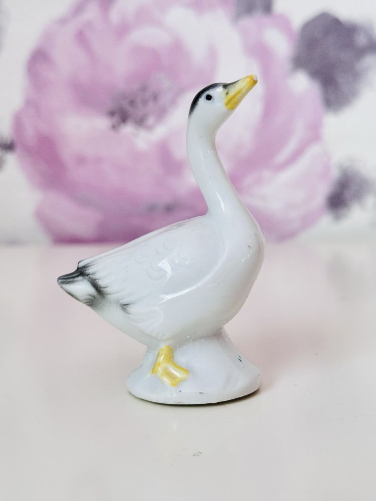 Mała porcelanowa figurka gęsi, figurka gąska