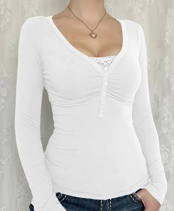 Кофтинка біла з мереживом 
Розмір хс
Ціна 300