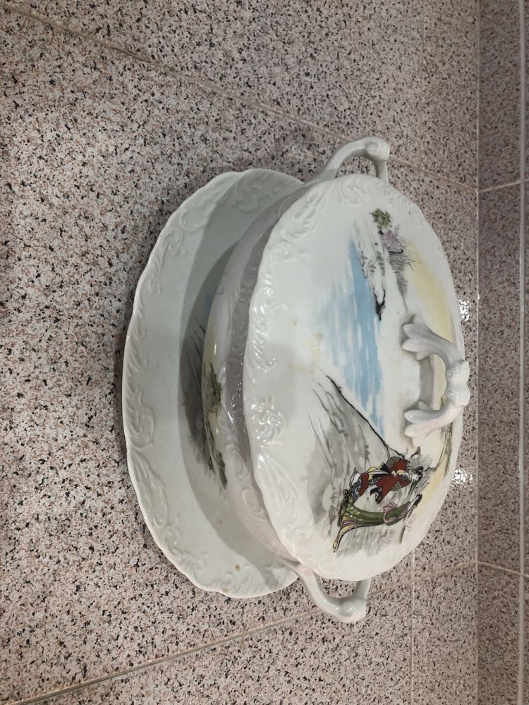 Terrina em porcelana portuguesa