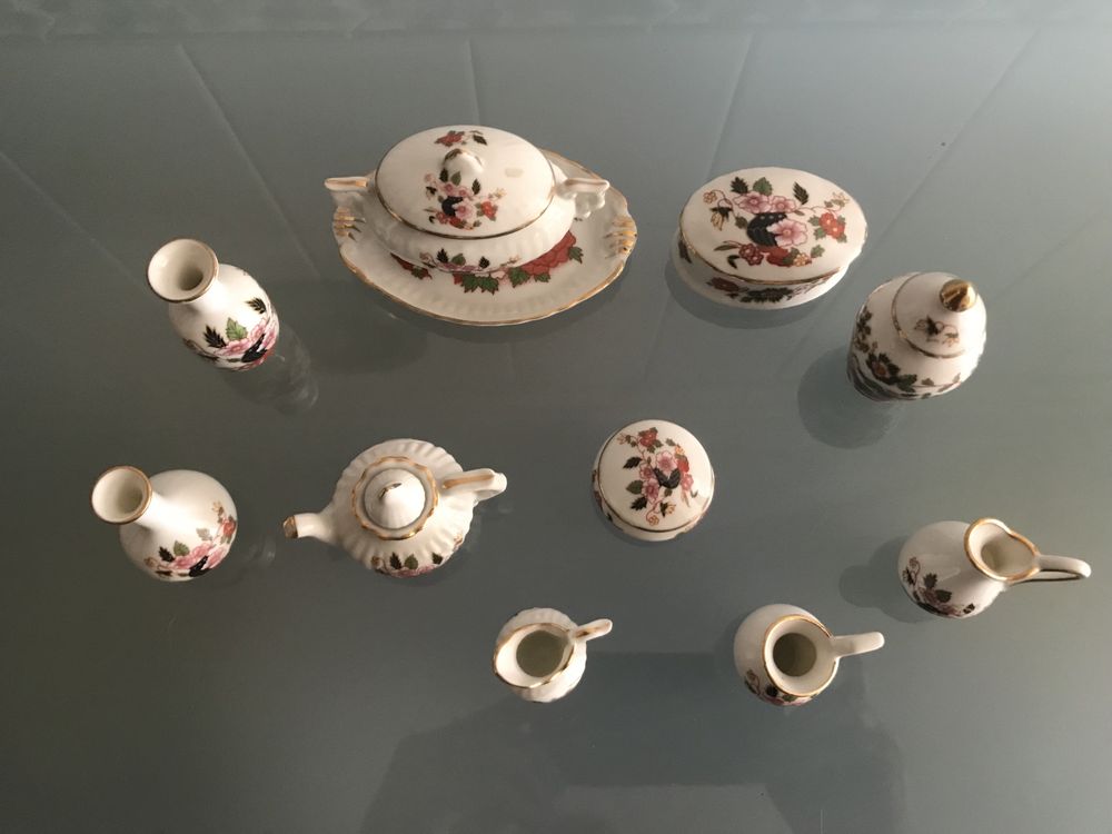 Miniaturas em porcelana
