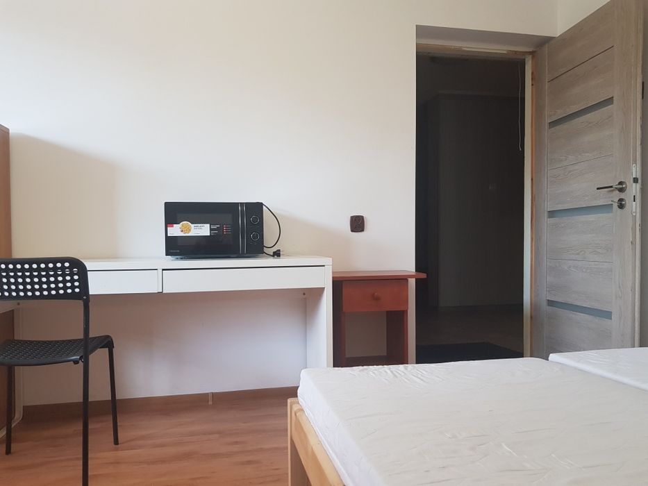 Wynajme pietro duzego budynku mieszkalnego