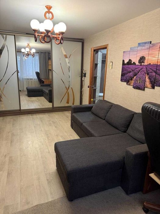 Продам 2-к квартиру с ремонтом, 2/5 эт, центр Черемушек (3-251-264 ОФ)