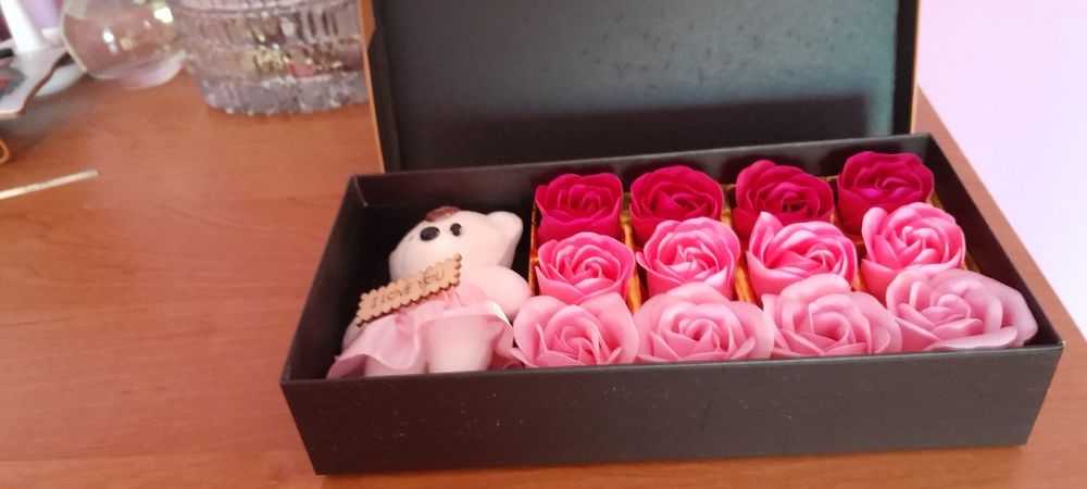 RÓŻE. Mydlane z misiem prezent dla mamy żony