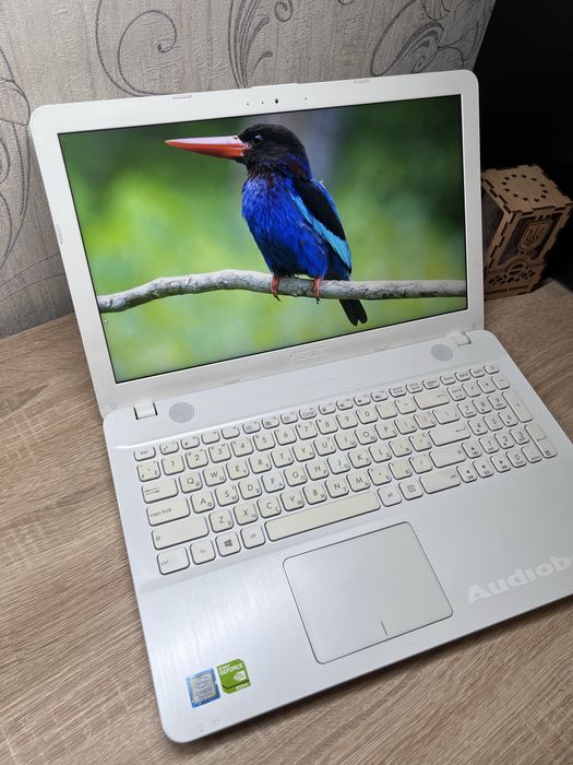 Ноутбук ASUS VivoBook X541UV White |Intel Core i3/SSD 480/GT 920MX