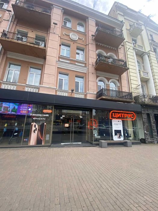 Фасад 250 м2, вул Велика Васильківька, пл.Українських Героєв, Гулівер