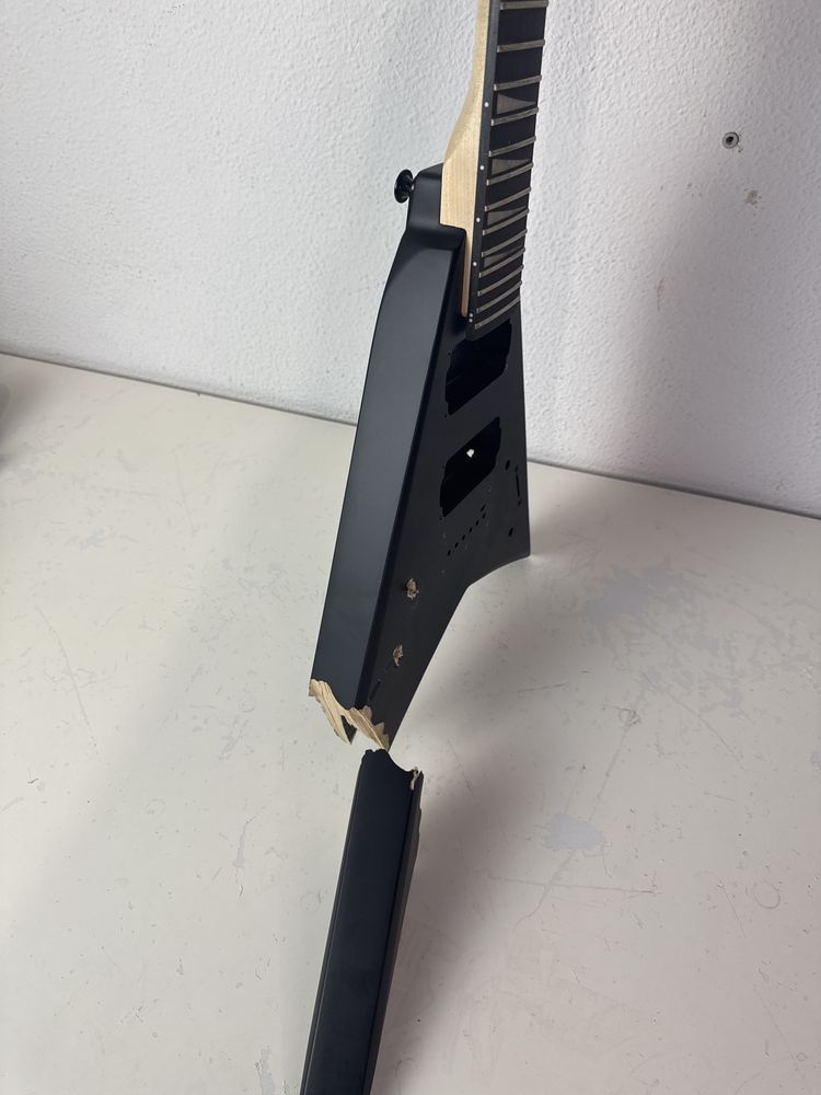 Jackson JS1X Rhoads Minion Satin Black para peças