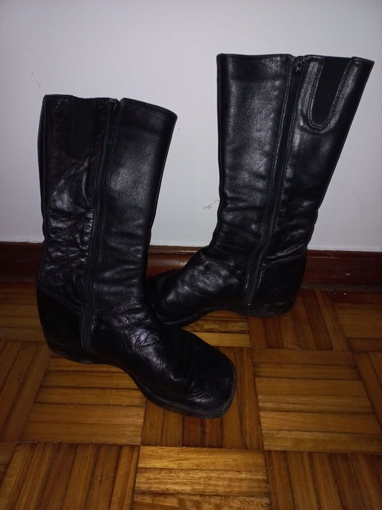 Botas em pele 35 e 36