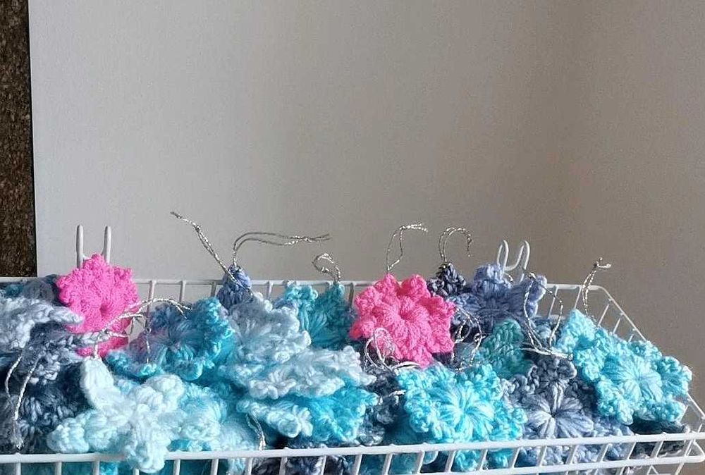 Płatek śniegu na szydełku, ozdoba świąteczna na choinkę handmade