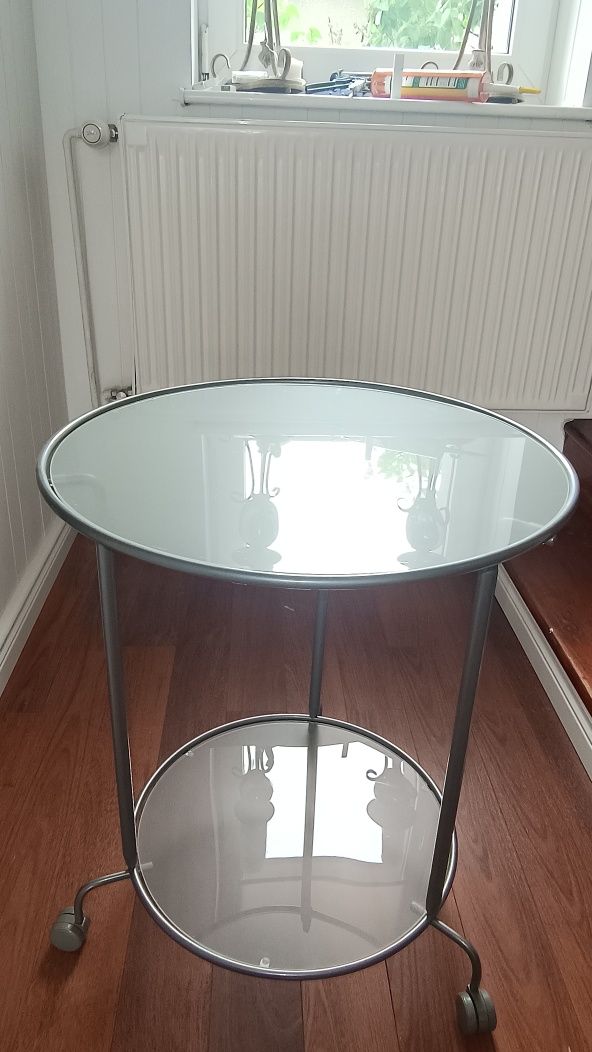 Szklany stolik kawowy ikea na kółkach
