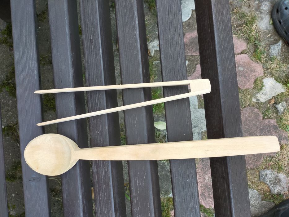 chochla i szczypce drewniane