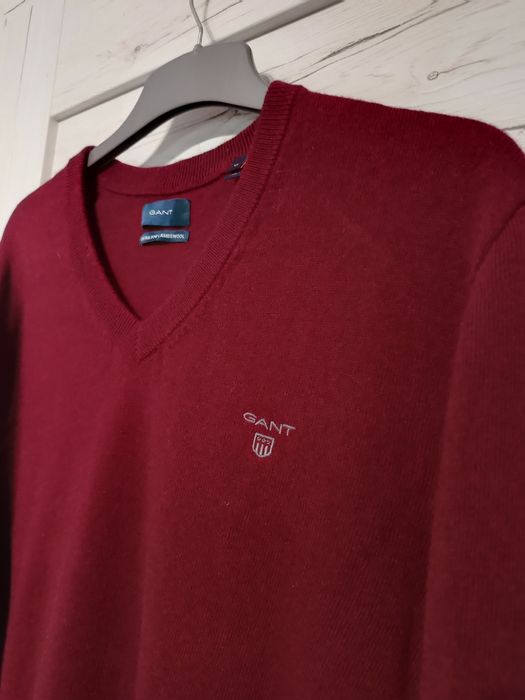 Sweter w serek Gant 100% wełna