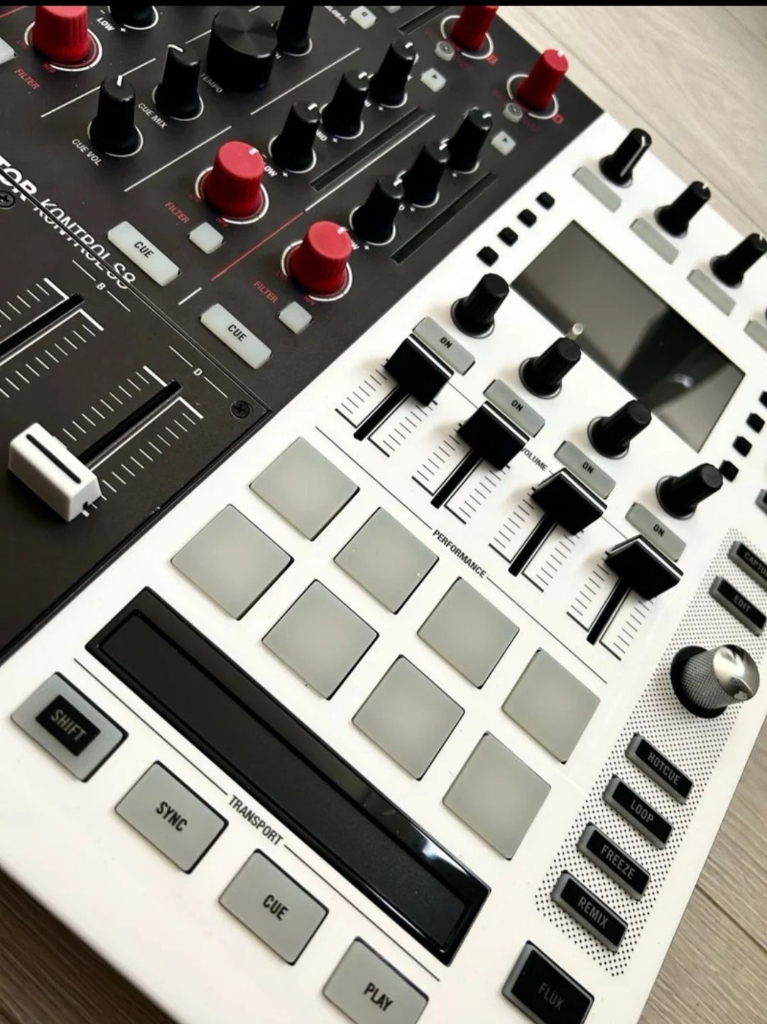 Traktor Kontrol S8