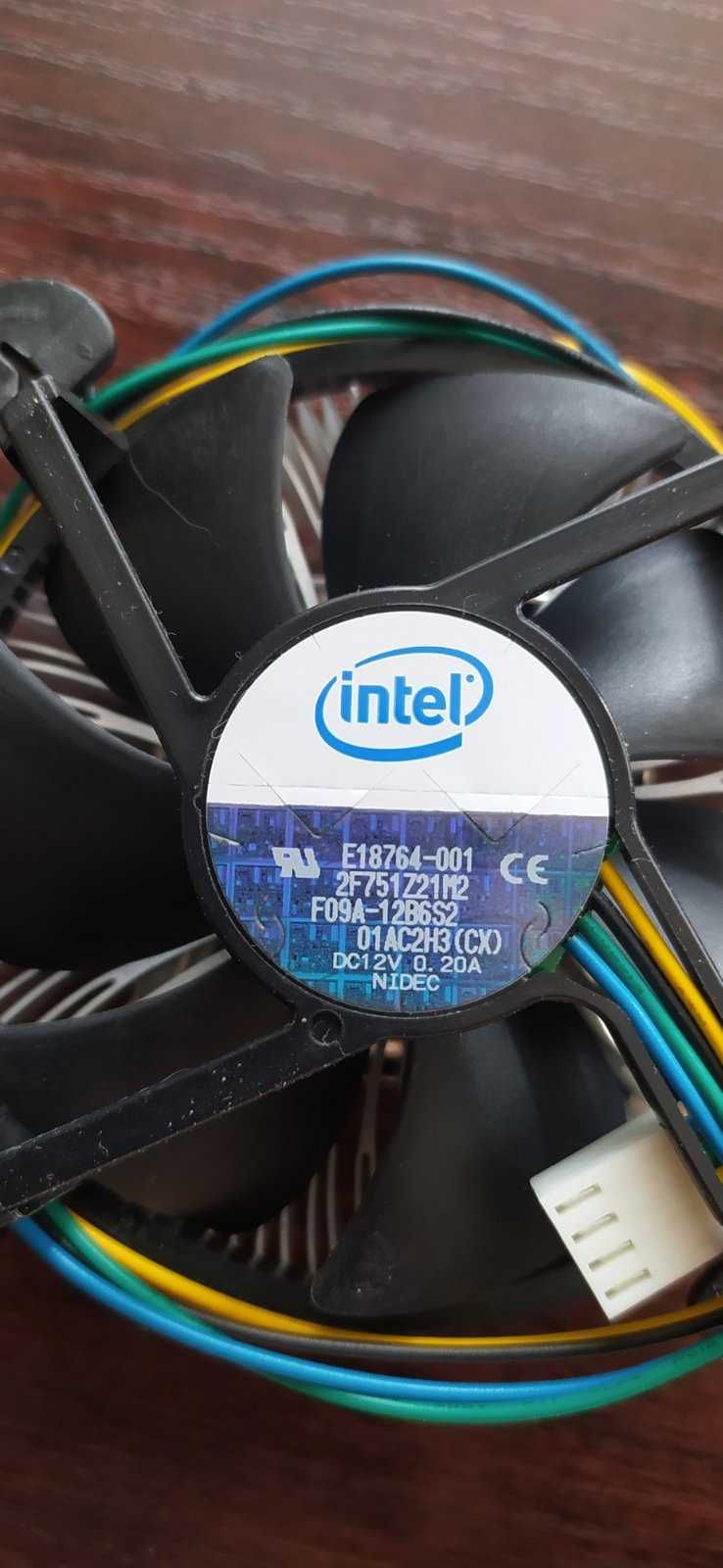 Intel Core 2 Duo E8200 2.66GHz/6M/1333 с системой охлаждения в сборе