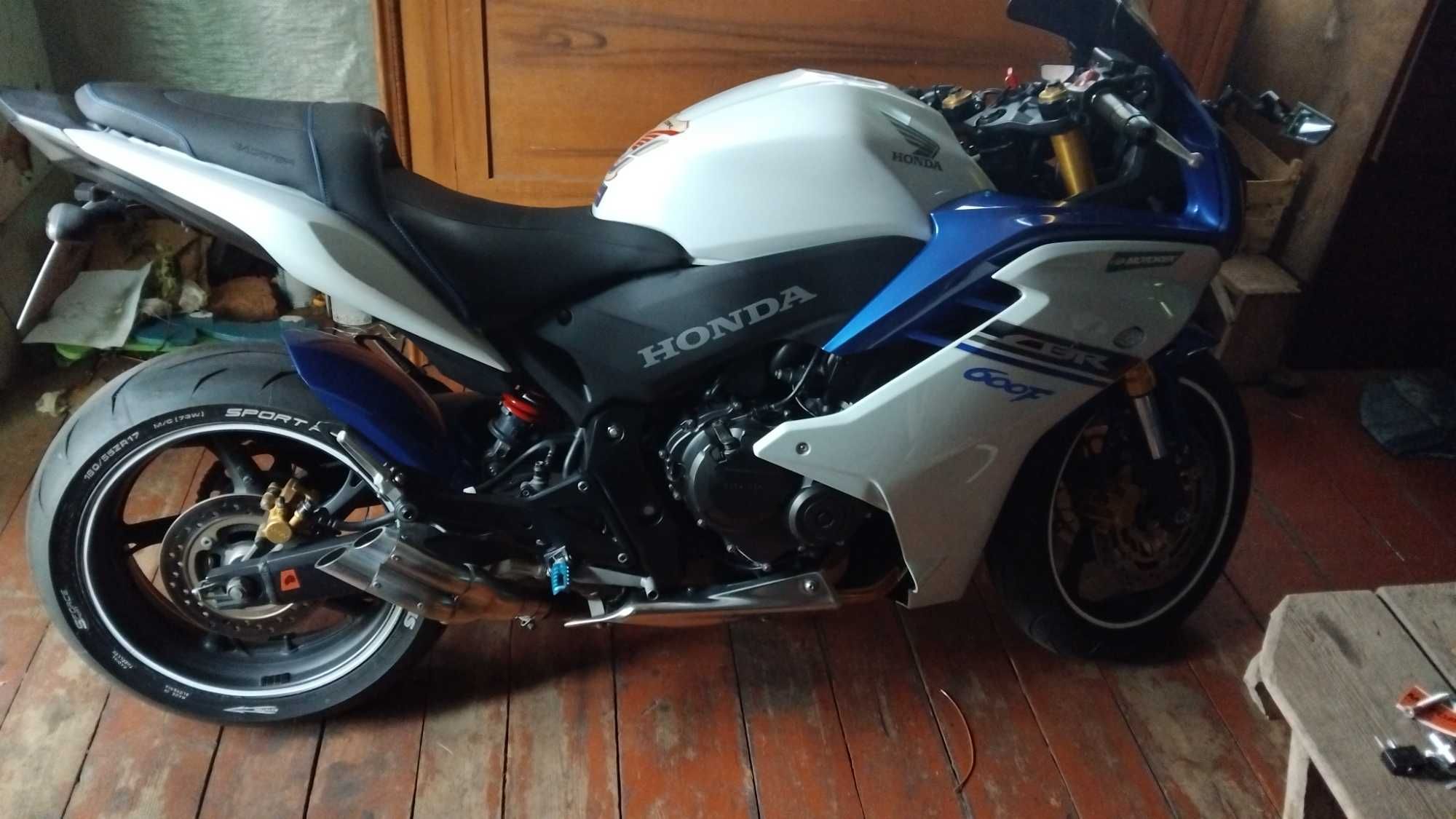 Хонда сбр 600f 2011 року