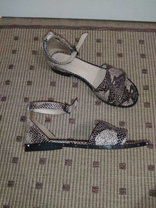 Жіночі босоніжки