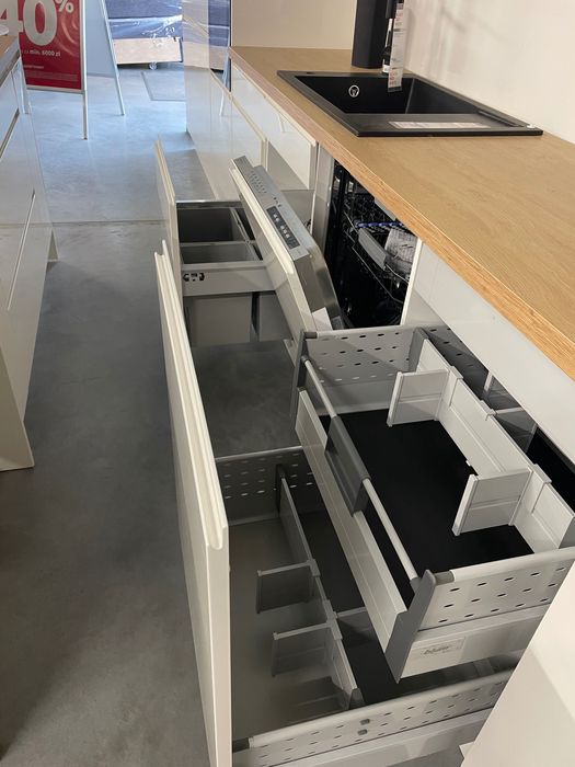 Kuchnia ekspozycyjna Salon Meblowy BRW ul. Bohaterów Getta 9